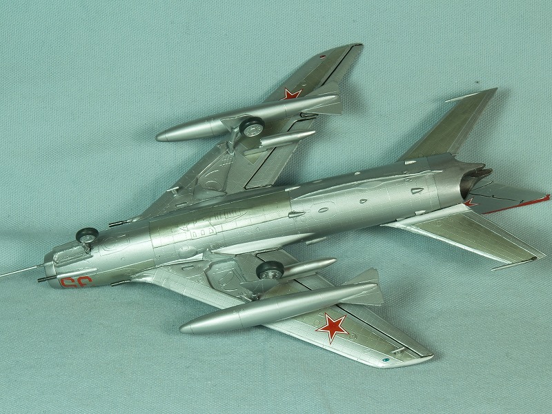 MiG-19_DRB.jpg(193947 byte)