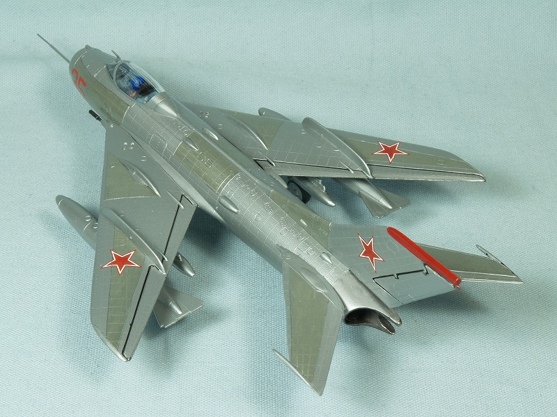 MiG-19_UBL.jpg(170304 byte)