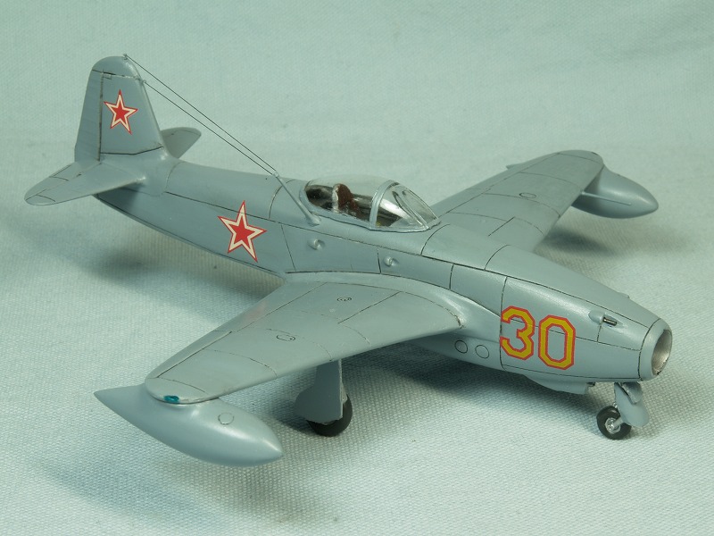 Yak-17_RFU.jpg(118005 byte)